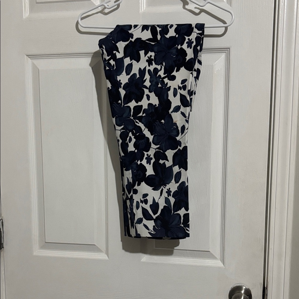 Women’s floral navy capri/ankle pants
